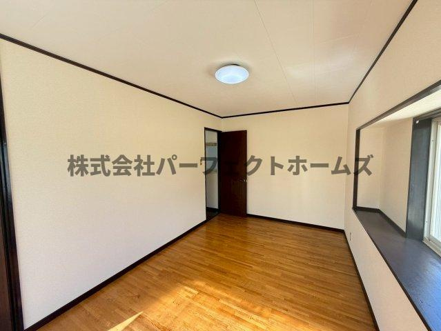 国松町戸建　賃貸の居間・リビング|ゆったり過ごせるリビングです