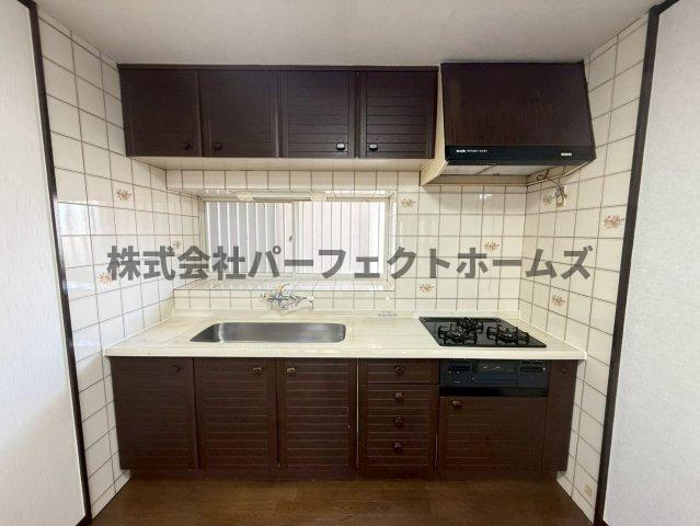 国松町戸建　賃貸のキッチン|お料理しやすいキッチンです