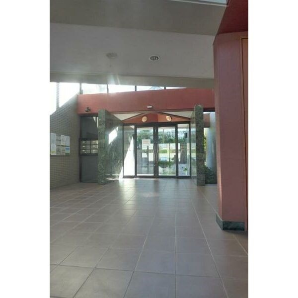 コンソロール1のエントランス