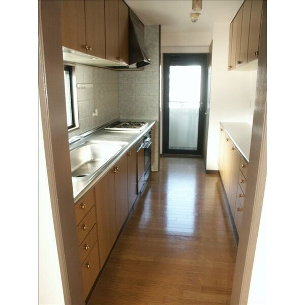 コンソロール1のキッチン