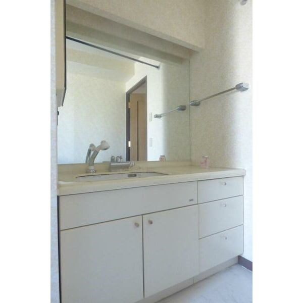 コンソロール1の洗面所