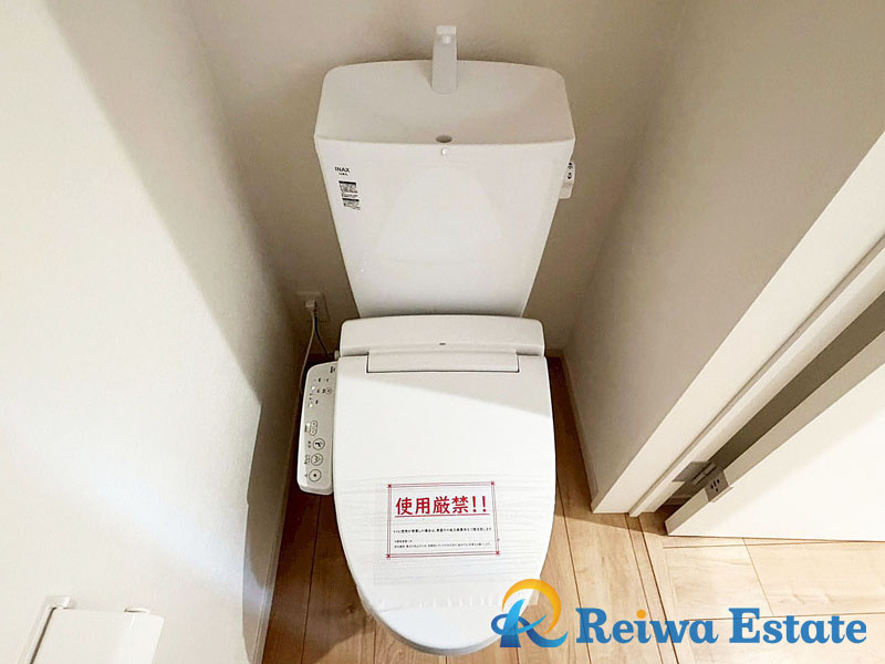 新築戸建　茅ヶ崎市高田1丁目のトイレ|いつでも快適・清潔に保てるシャワートイレ。