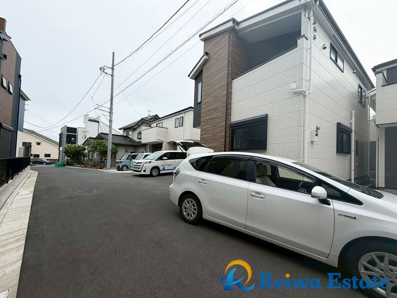 新築戸建　茅ヶ崎市高田1丁目の前面道路含む現地写真|周辺は戸建てを中心とした住宅街で子育て世帯にオススメです☆彡