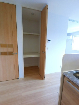 【キッチン】 | ラ・ポーテＡ | キッチン横・収納