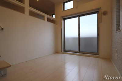 【居間・リビング】 | ロプト浄心 | こちらのリビングで趣味の時間をお楽しみください