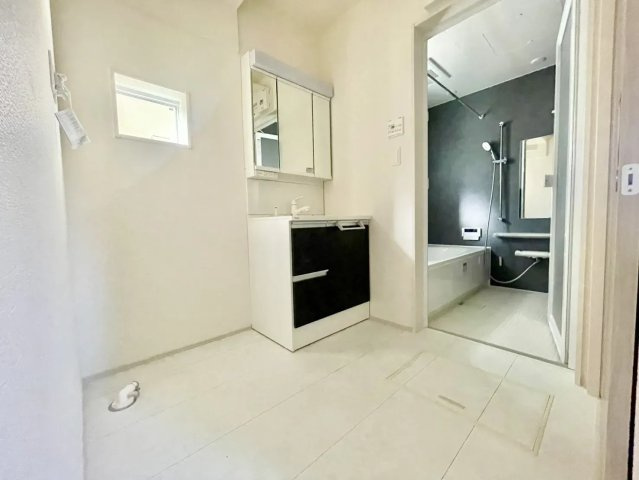 練馬区大泉町2丁目　長期優良住宅　省エネ大型邸宅の独立洗面台