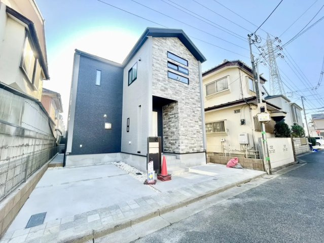 練馬区大泉町2丁目　長期優良住宅　省エネ大型邸宅の前面道路含む現地写真