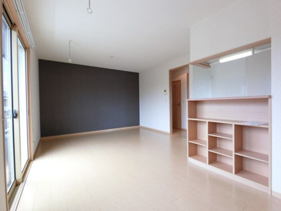 【居間・リビング】 | ピア･アベニュー Ｃ | エアコン、室内物干し、収納棚付きLDK