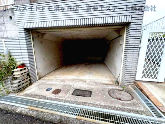 土塔町戸建の駐車場