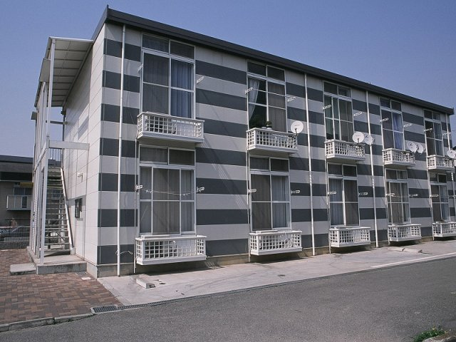 加古川市平岡町西谷のアパートの外観
