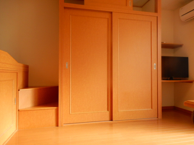 レオパレス東原の子供部屋|2Fはカーペット