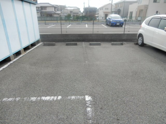 レオパレス東原の駐車場