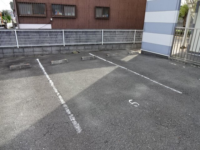 レオパレス松浦の駐車場
