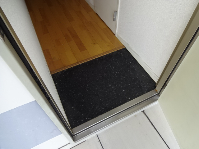 レオパレス松浦の玄関
