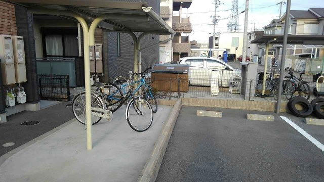 加古川市野口町良野のアパートのその他|屋根付き駐輪場