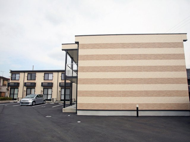 加古川市野口町北野のアパートの外観