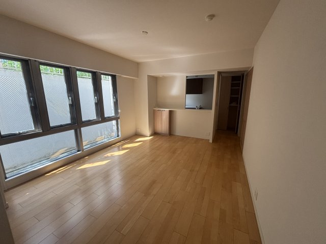 メープル御影山手セレヴィの居間・リビング|2025年9月撮影