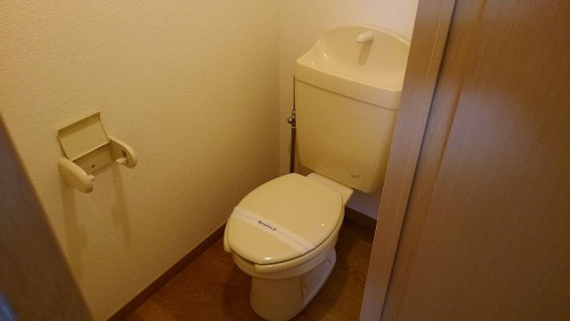 加古川市野口町北野のアパートのその他|シンプルなトイレスペース♪