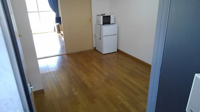 加古川市野口町北野のアパートの居間・リビング