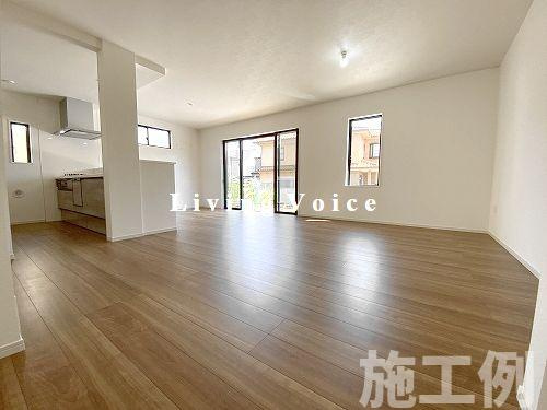 【居間・リビング】 | 【仲介手数料０円】秦野市渋沢1期　新築一戸建て　全2棟 | 秦野市渋沢1期　新築一戸建て　全2棟
