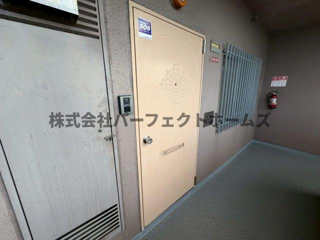 枚方日光ハイツの玄関|収納もある玄関です