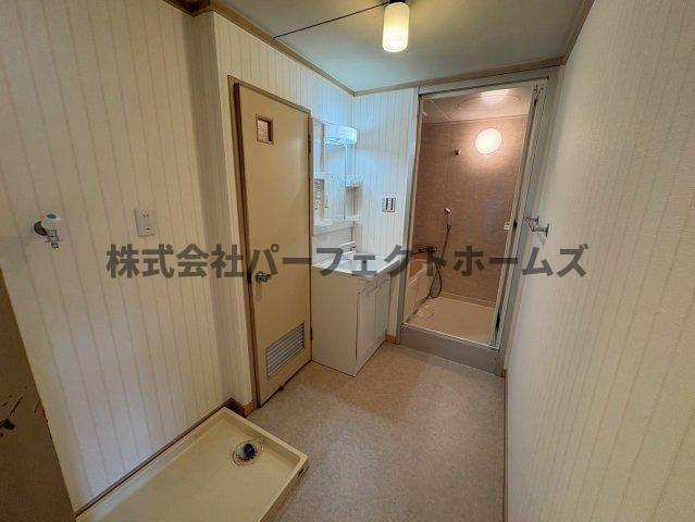 枚方日光ハイツの洗面所|明るい洗面所です