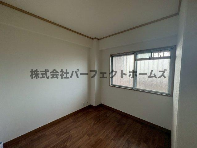 枚方日光ハイツの洋室|落ち着いた色調の洋室です