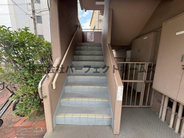 枚方日光ハイツのエントランス|建物の内部です