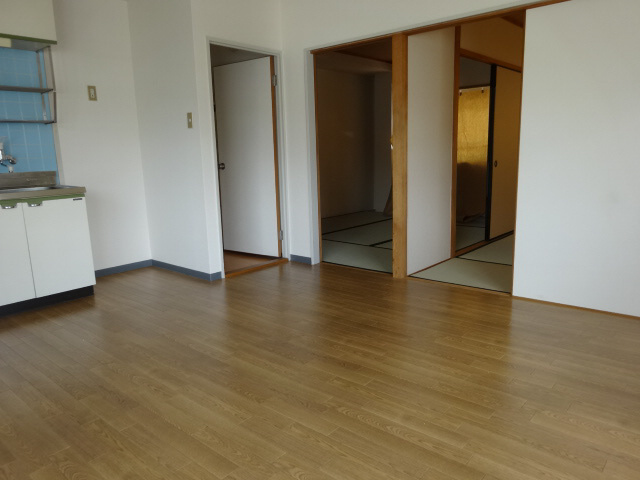 メゾン嵐山の居間・リビング