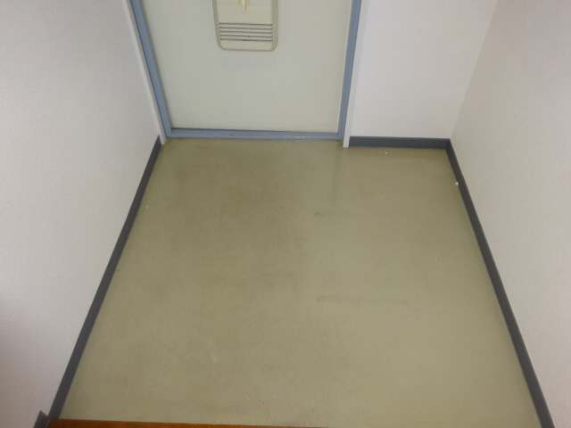 メゾン嵐山の玄関