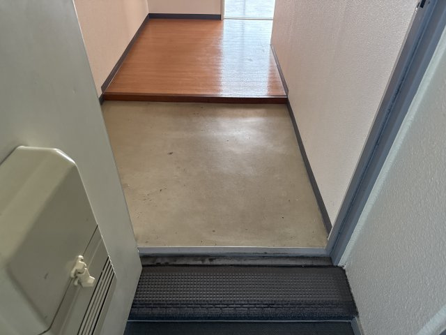 メゾン嵐山の玄関