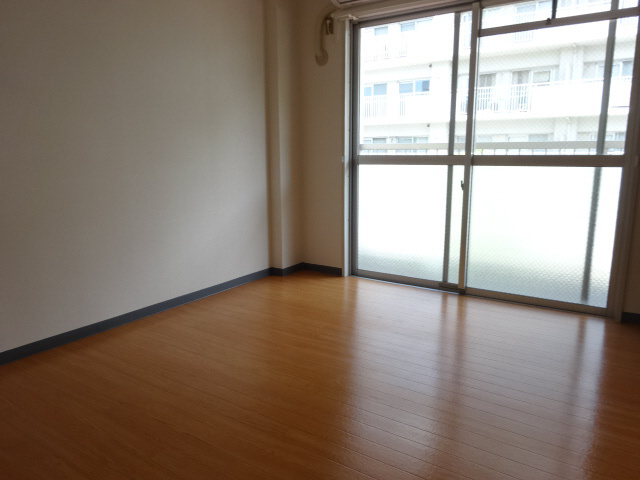 メゾン嵐山の居間・リビング