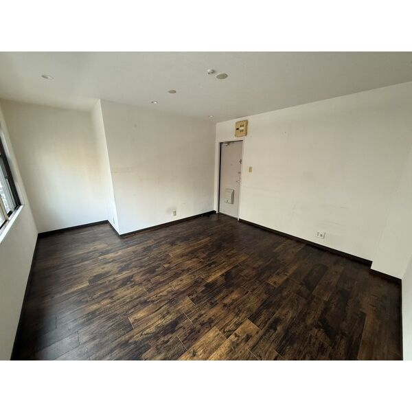 GM GAMOU EASTの内装