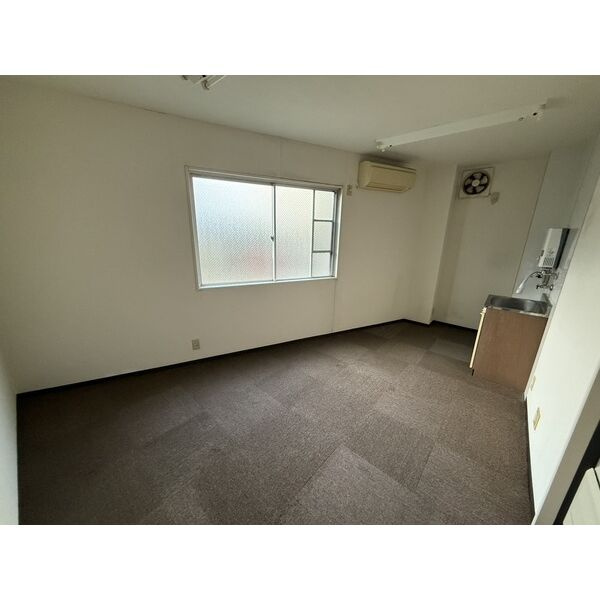 GM GAMOU EASTの内装