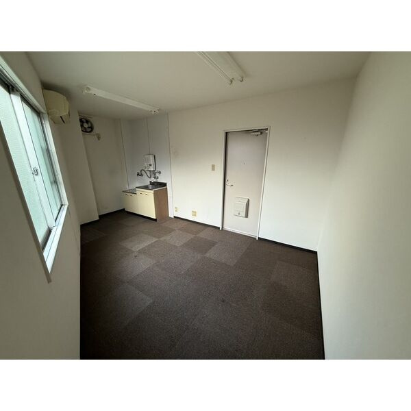 GM GAMOU EASTの内装