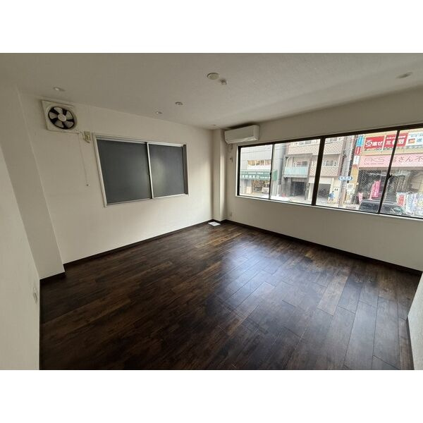 GM GAMOU EASTの内装