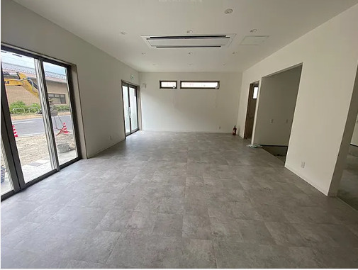 近江八幡市中村町の店舗事務所の内装