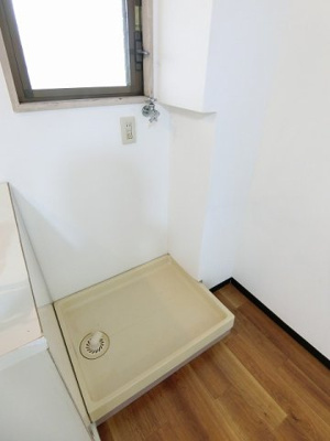 【設備】 | ブライトハイム | ※参考写真※玄関横にある室内洗濯機置き場です♪室内に置けるので洗濯機が傷みにくい☆