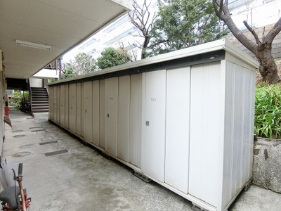 【その他共用部分】 | ブライトハイム | スキーやゴルフ・アウトドア用品など、かさばる荷物を収納するのに便利な倉庫をご利用いただけます！(詳細要確認)