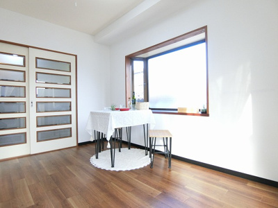 【寝室】 | ブライトハイム | ※参考写真※南西向き洋室6帖☆バルコニー側からの眺めです！出窓には写真や小物を飾れるので、お部屋が華やぎますね☆