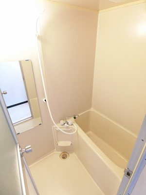 【浴室】 | ブライトハイム | ※参考写真※清潔感のある浴室です♪ゆったりお風呂に浸かって一日の疲れもすっきりリフレッシュできますね☆