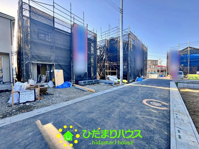 宮代町百間第８　新築一戸建て　04　クレイドルガーデンの前面道路含む現地写真|2025年10月21日撮影