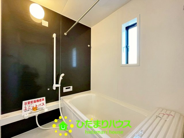 宮代町百間第８　新築一戸建て　05　クレイドルガーデンの浴室|窓もあって明るい浴室で癒しのバスタイムをお過ごし下さい。