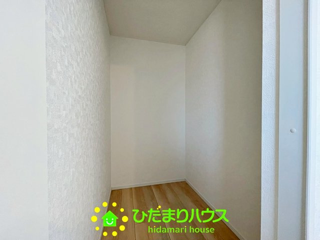宮代町百間第８　新築一戸建て　05　クレイドルガーデンの収納|大きなウォークインでお洋服もたっぷり入ります。