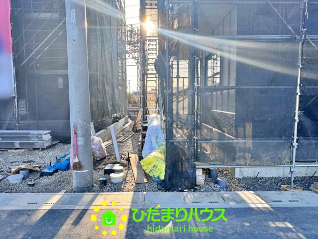 宮代町百間第８　新築一戸建て　05　クレイドルガーデンの前面道路含む現地写真|2025年10月21日撮影