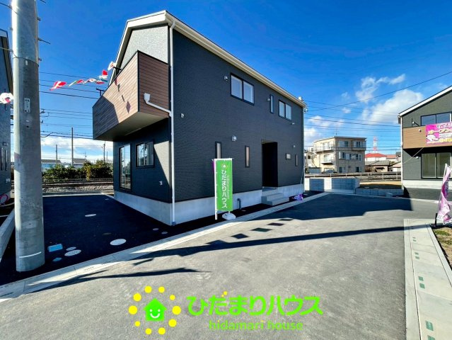 宮代町百間第８　新築一戸建て　05　クレイドルガーデンの前面道路含む現地写真|接道も広々なので車の出し入れも楽々です。