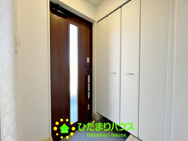 宮代町百間第８　新築一戸建て　05　クレイドルガーデンの玄関|玄関収納もたっぷり。