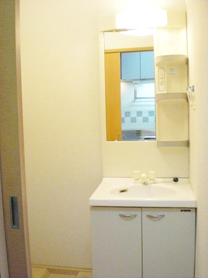 【洗面所】 | エルブセジュール | 明るい洗面所です