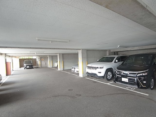 ガーデンコート楠ケ丘の駐車場|敷地内の駐車場も御座います