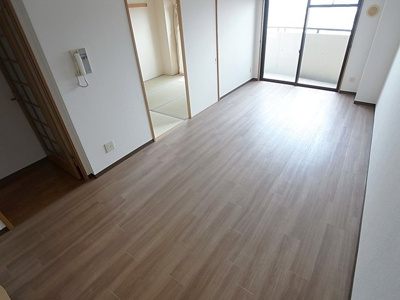 【居間・リビング】 | ガーデンコート楠ケ丘 | 広々10.9帖有るリビングスペース